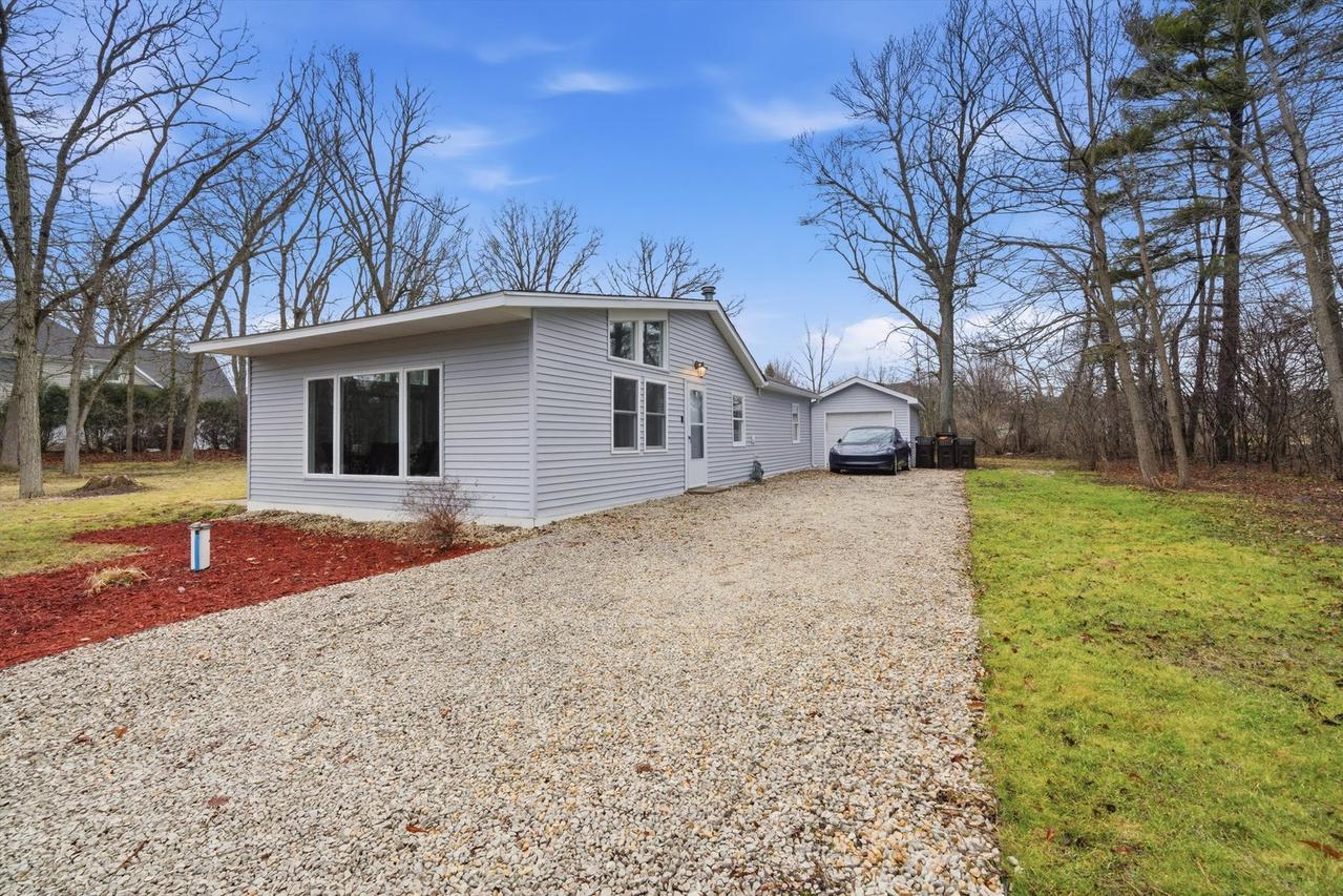 528 Charlotte Ave., Crystal Lake, IL 60014