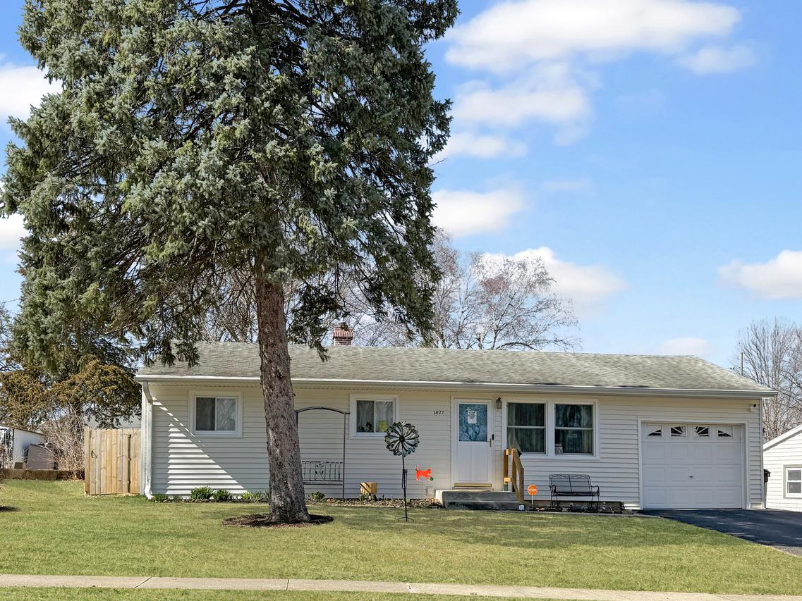 1427 Mark Dr., Freeport, IL 61032