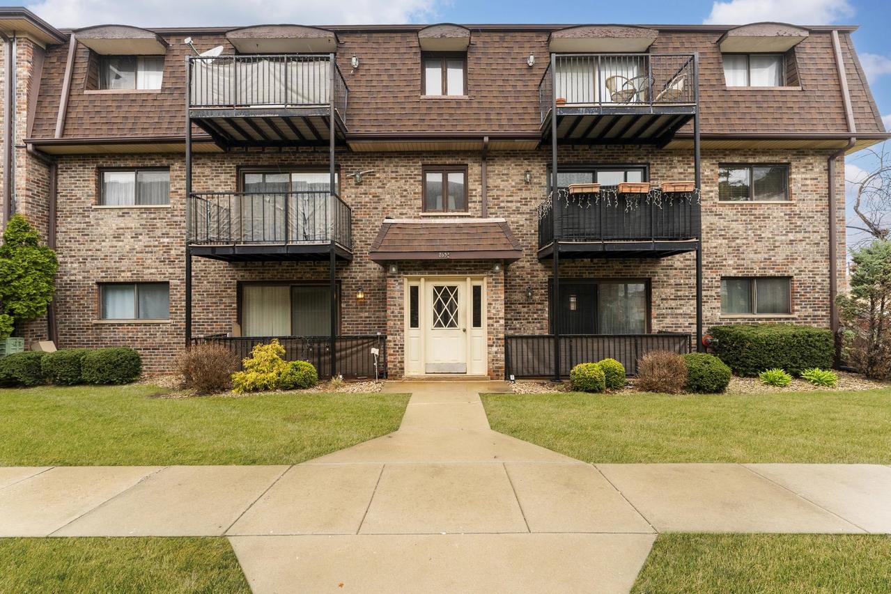 7632 W Lawrence Ave. #1A, Harwood Heights, IL 60706