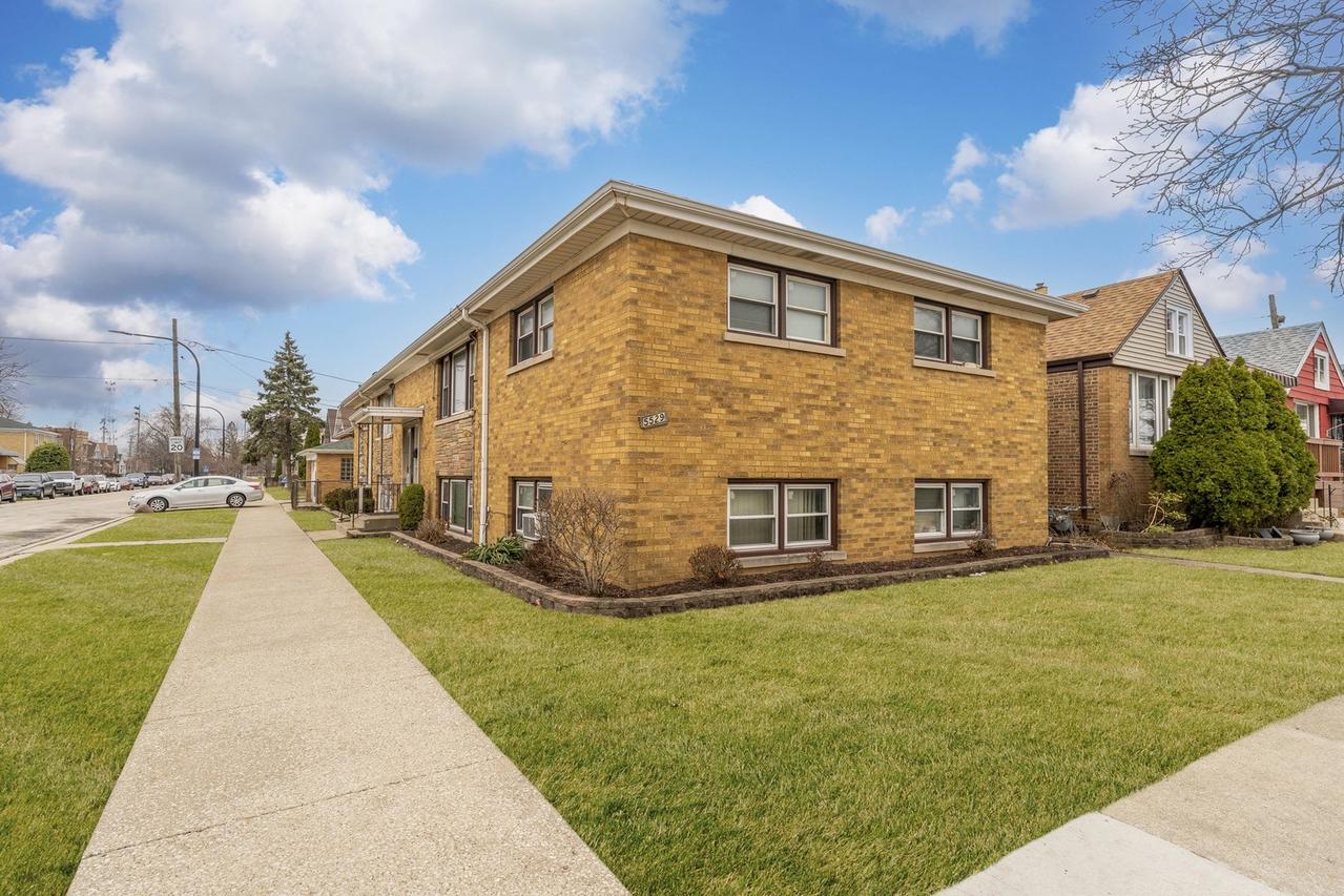 5529 W 31st St., Cicero, IL 60804