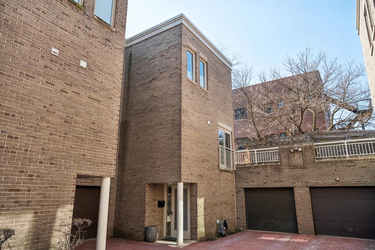 2206 N Lakewood Ave., Chicago, IL 60614