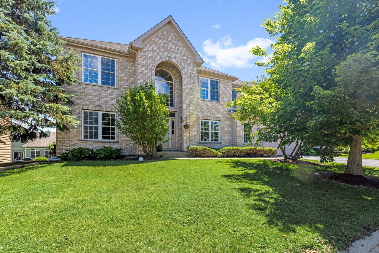 4 Sherwood Ct., Lake In The Hills, IL 60156