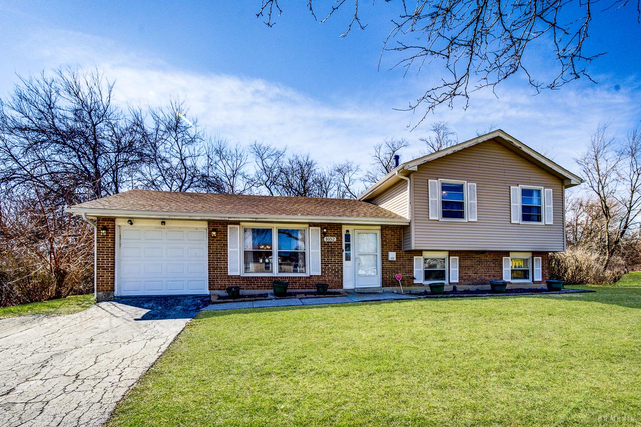 1052 Blackhawk Dr., University Park, IL 60484