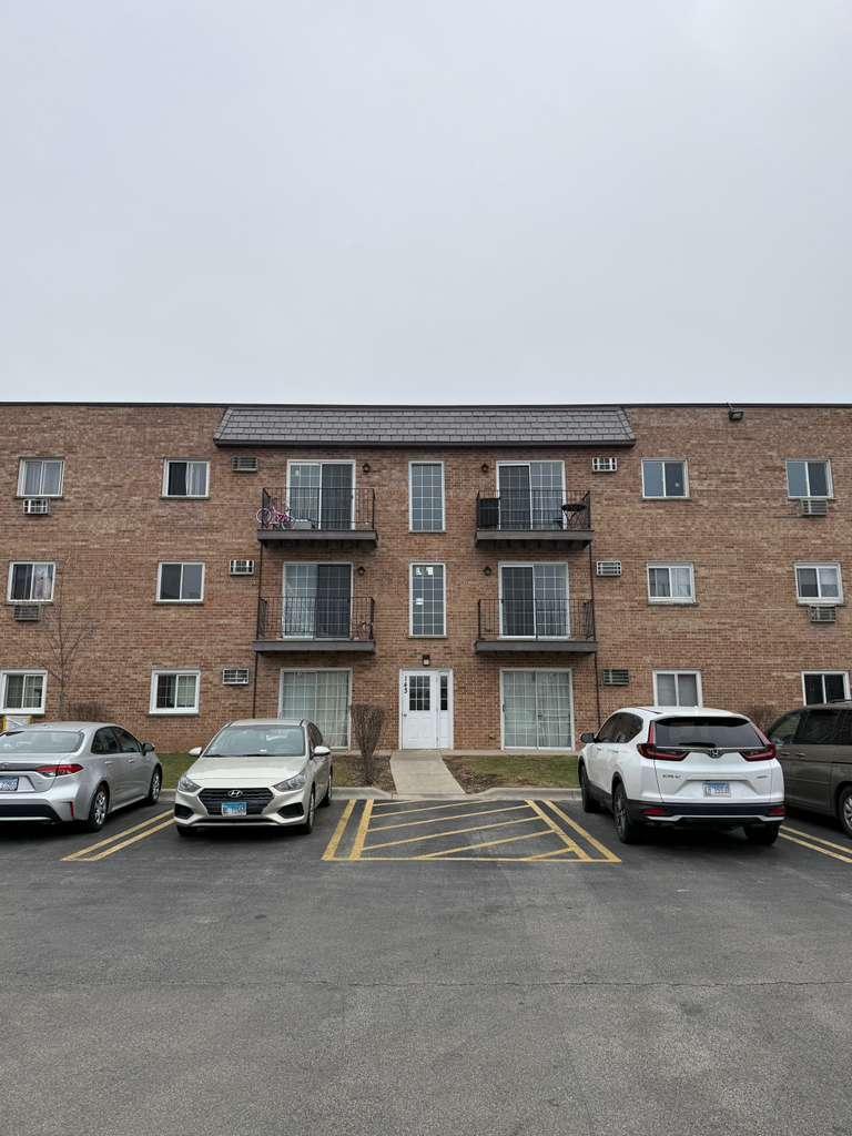 143 W Elk Tr. #340, Carol Stream, IL 60188