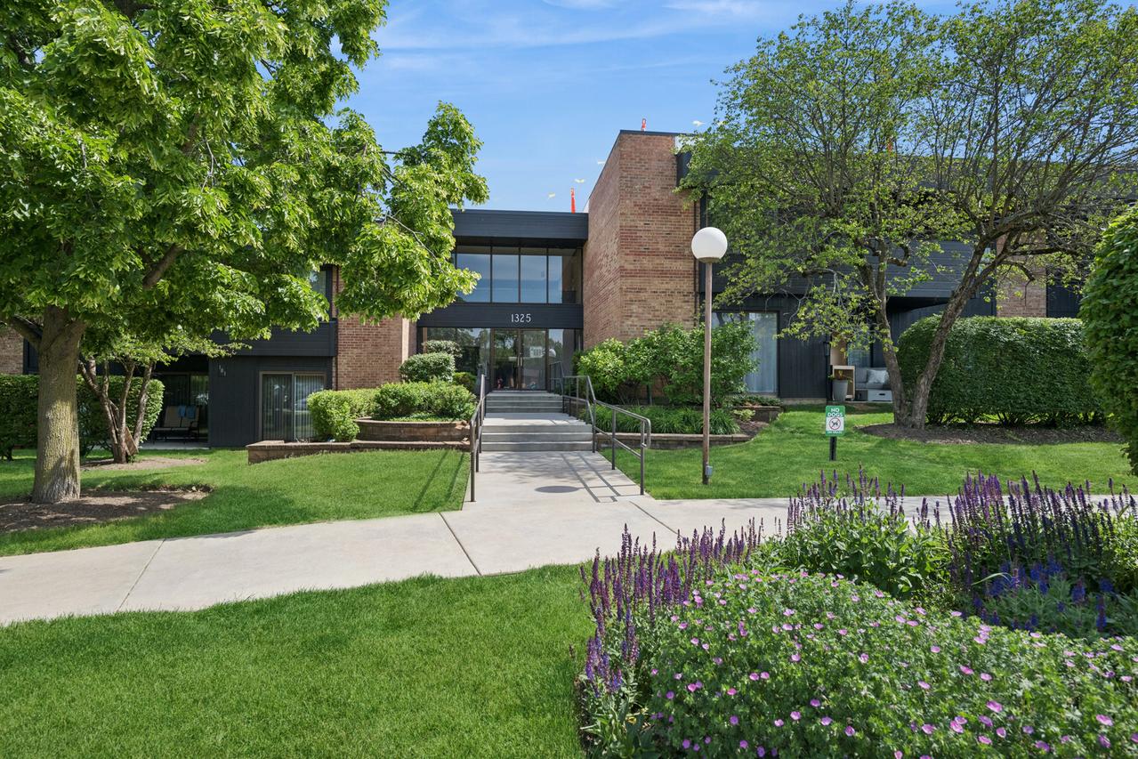1325 N Sterling Ave. #112, Palatine, IL 60067