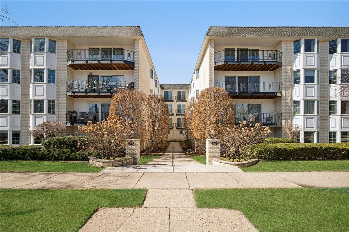 715 Ridge Rd. #1BN, Wilmette, IL 60091