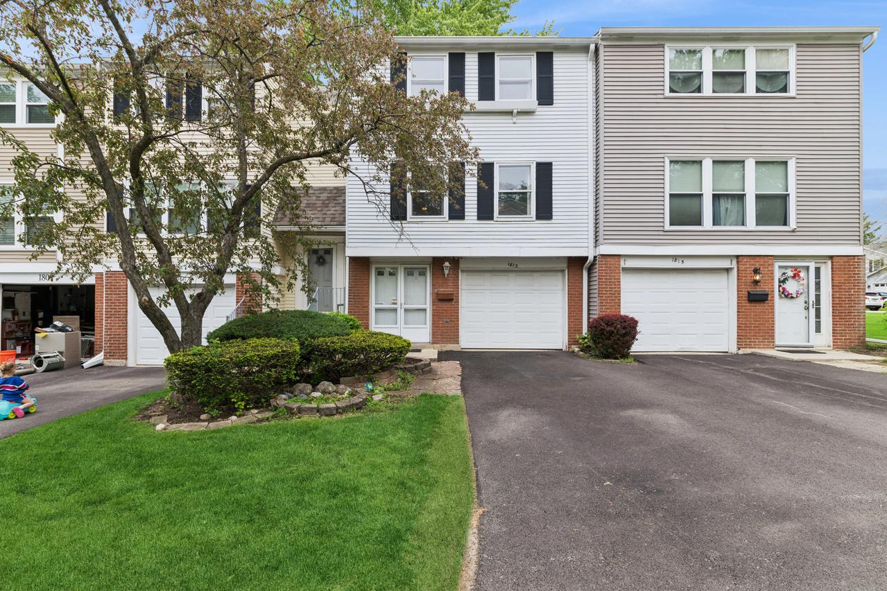 1813 Lancashire Ct., Schaumburg, IL 60194
