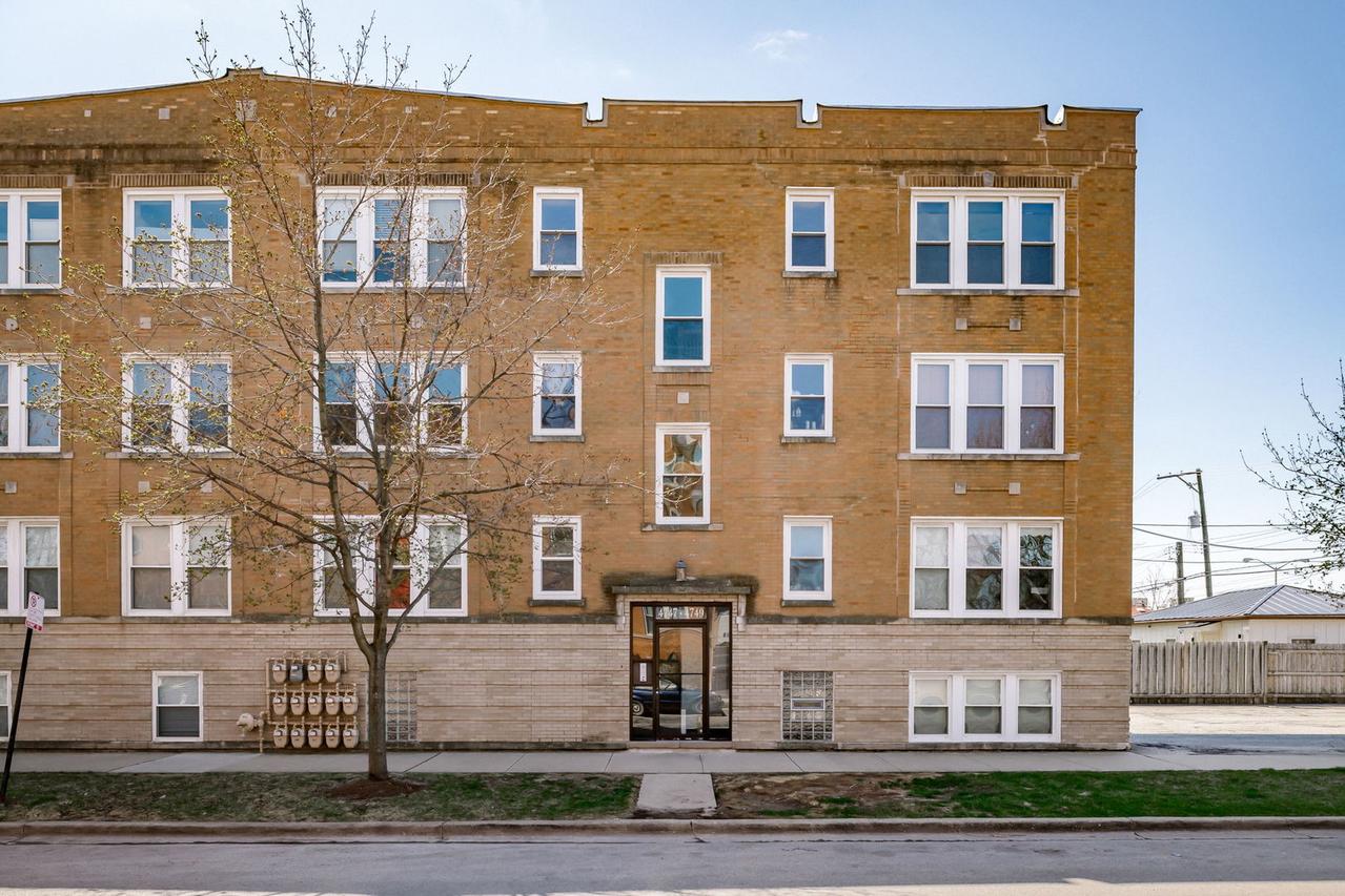 4749 W Roscoe St. #3, Chicago, IL 60641