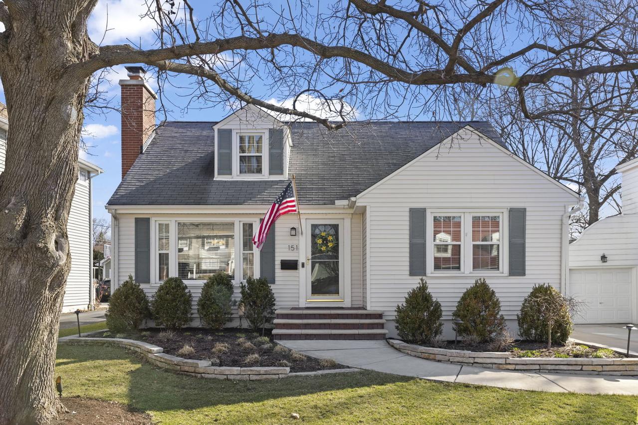 151 East Rd., Glen Ellyn, IL 60137