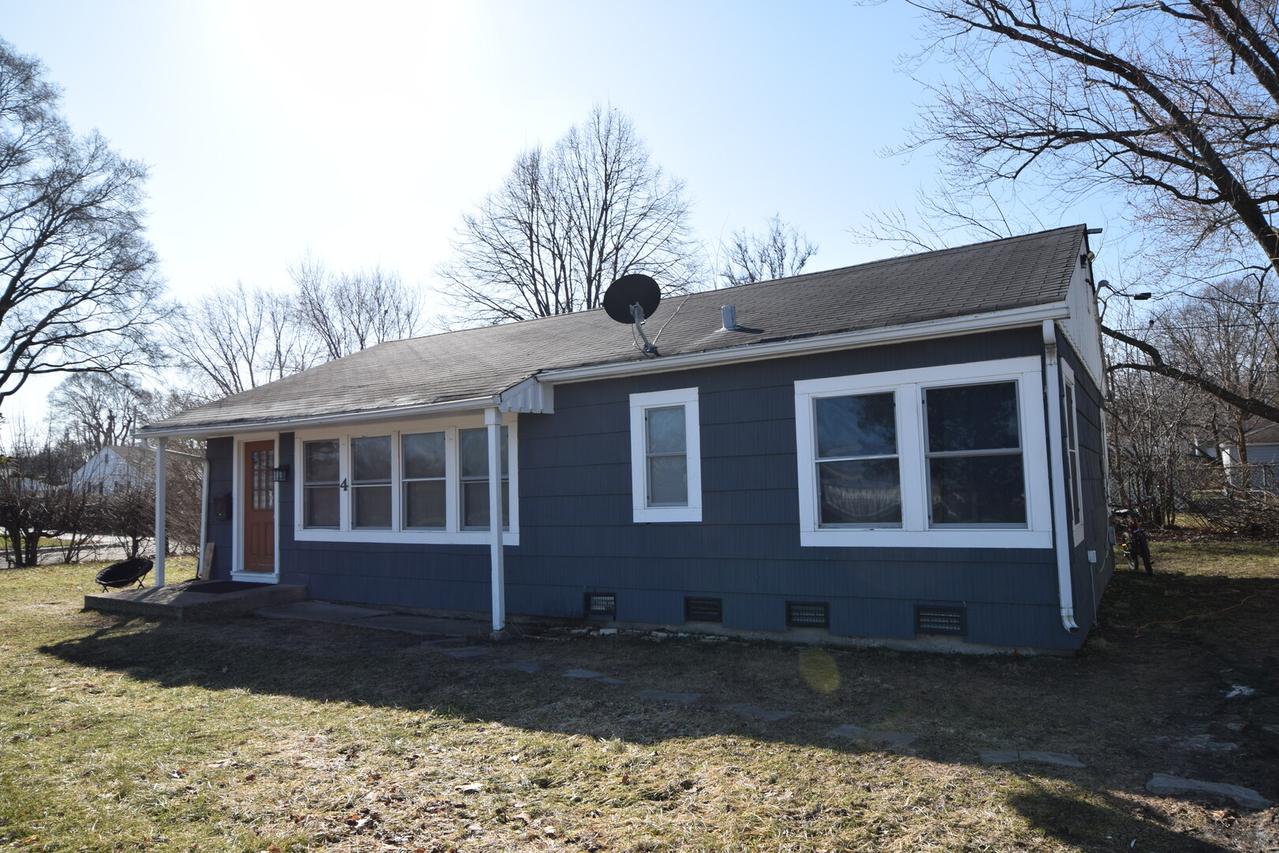 4 S Midland Ave., Mundelein, IL 60060