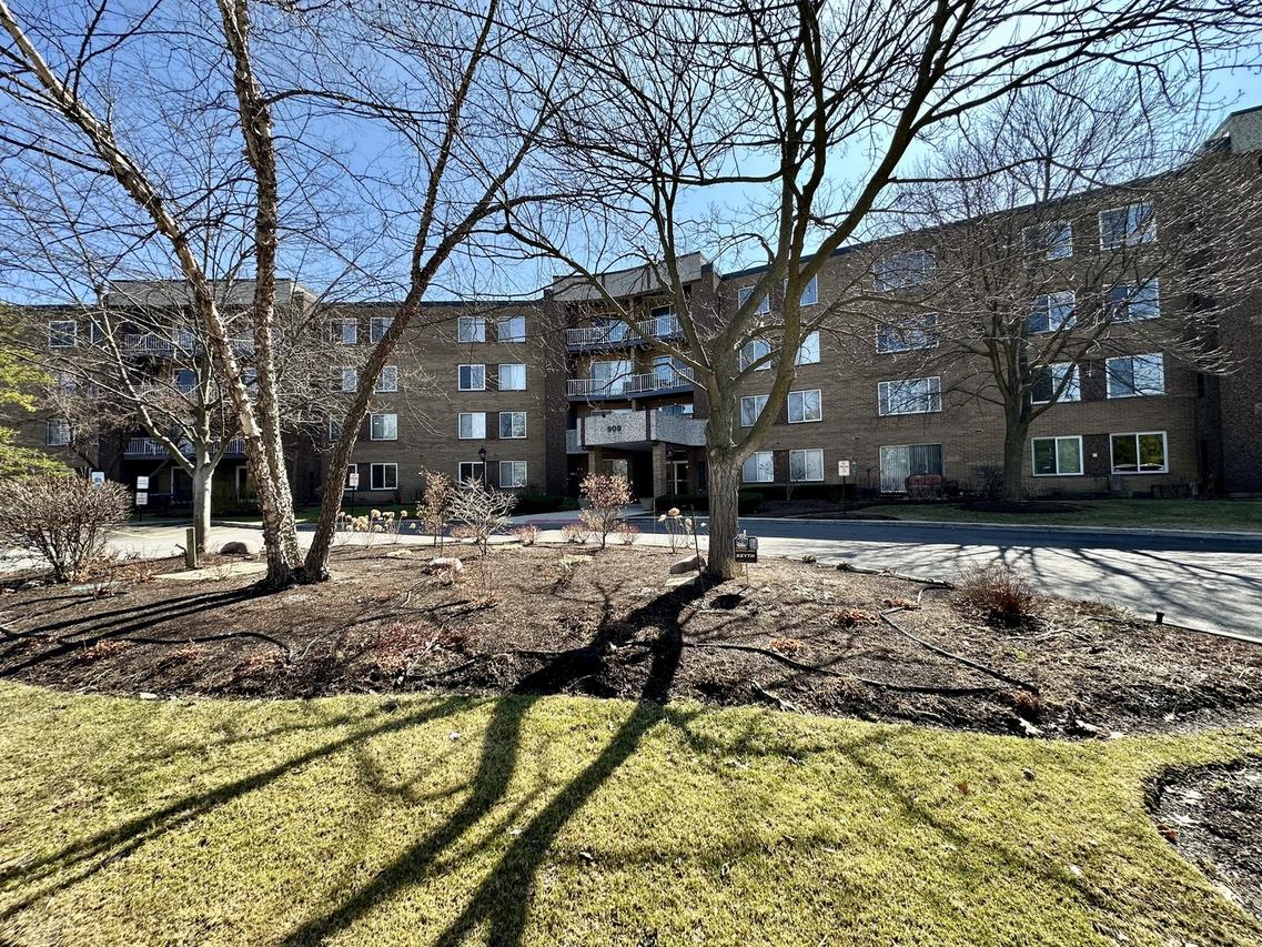 909 E Kenilworth Ave. #420, Palatine, IL 60074