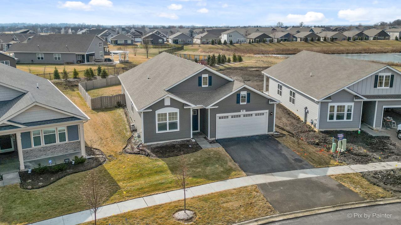 927 Plateau Dr., Pingree Grove, IL 60140