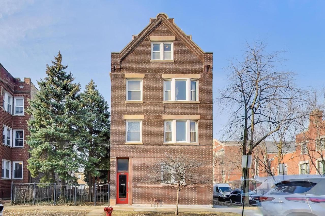 3358 N Monticello Ave. #3E, Chicago, IL 60618