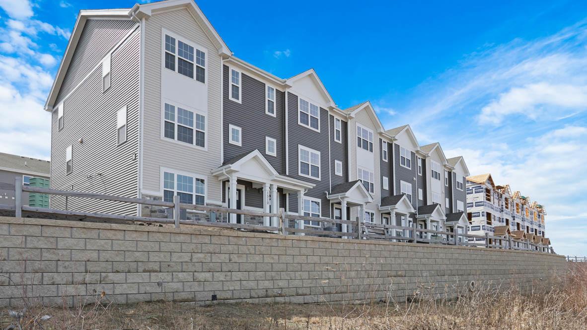 2660 Arrowhead Dr., Pingree Grove, IL 60140