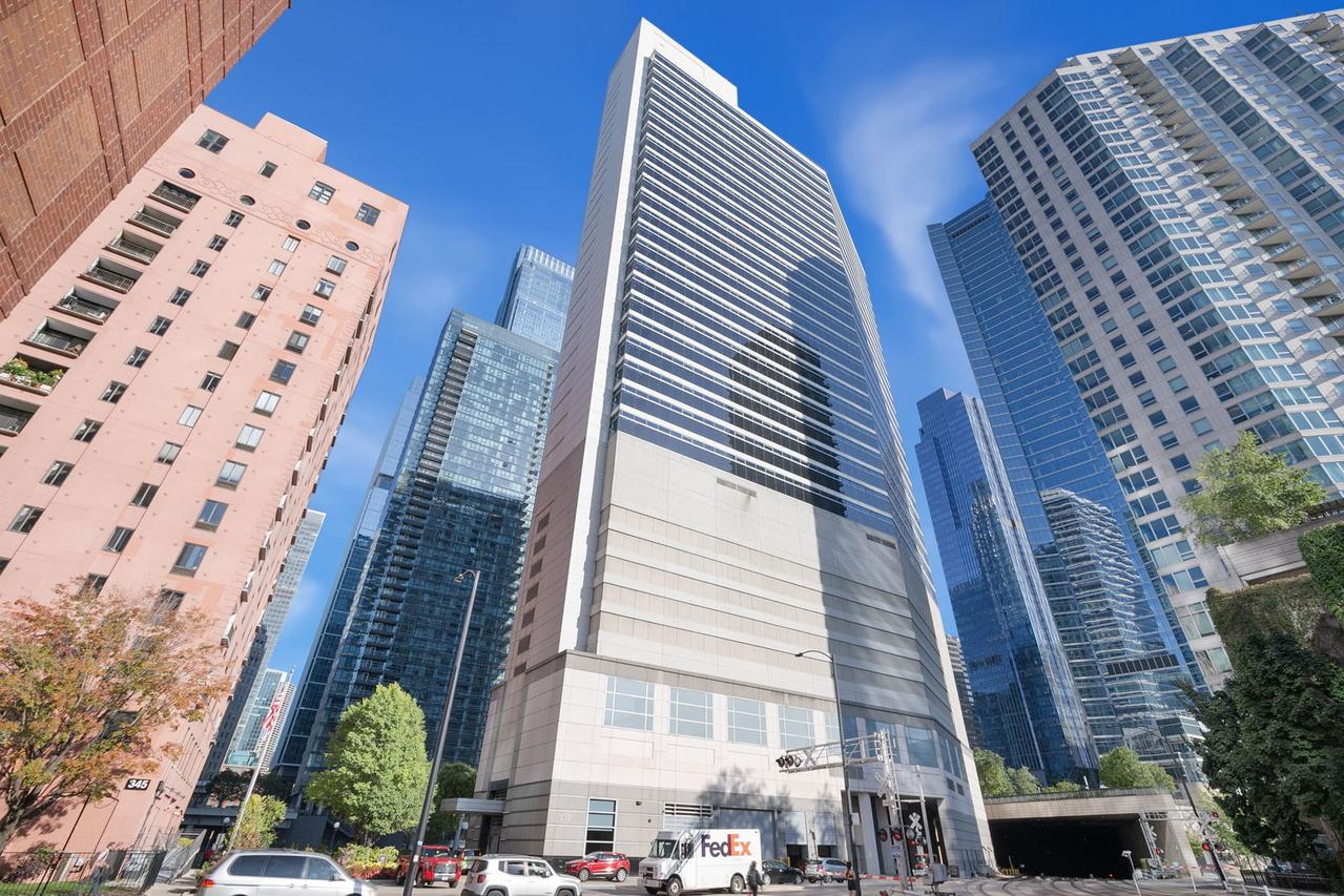 333 N Canal St. #1403, Chicago, IL 60606