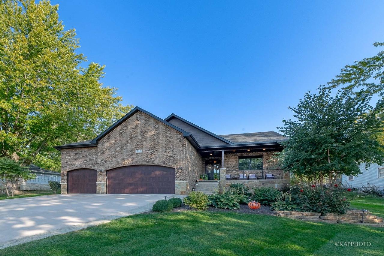 249 Easy St., Lake Holiday, IL 60552