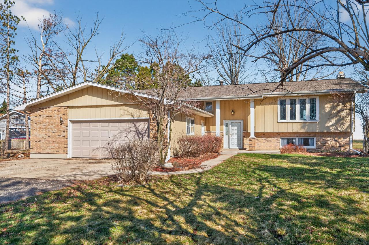 6059 Pioneer Ter., Dekalb, IL 60115