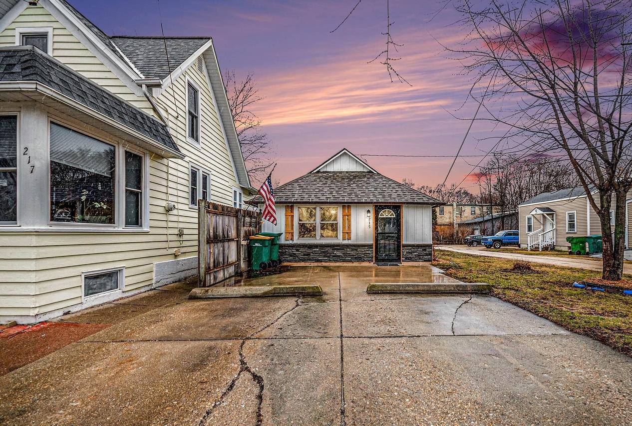 215 W Main St., Kirkland, IL 60146