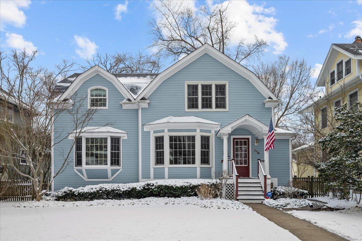 719 Washington Ave., Wilmette, IL 60091