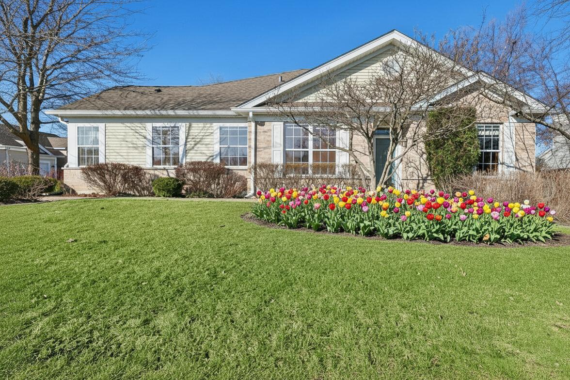 2382 Carillon Dr., Grayslake, IL 60030