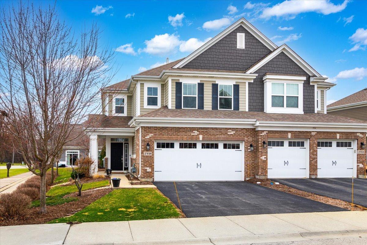 27W119 Redbud Ln., Winfield, IL 60190