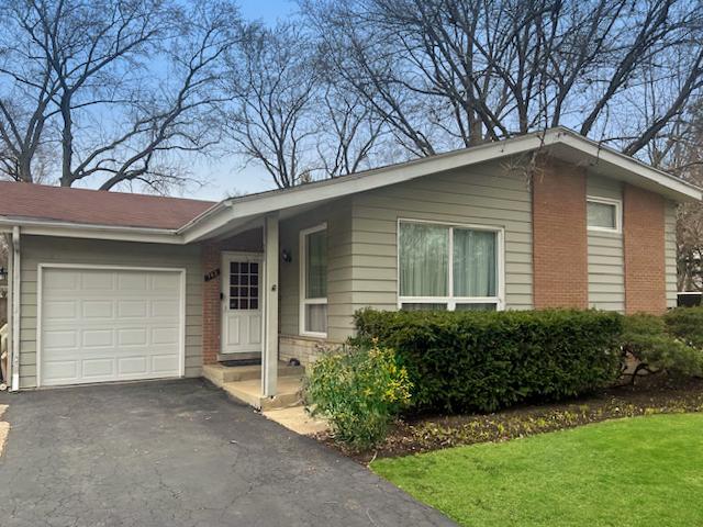 742 Pine St., Deerfield, IL 60015