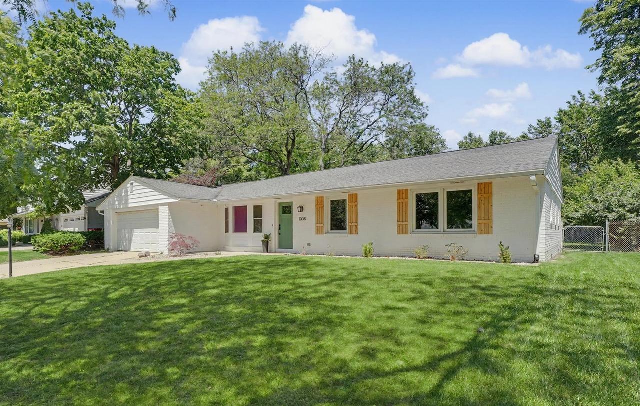 1008 Devonshire Dr., Champaign, IL 61821