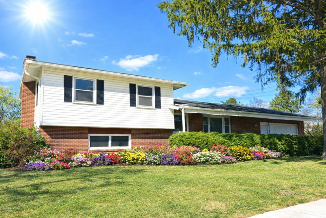 2215 5th Ave., Sterling, IL 61081