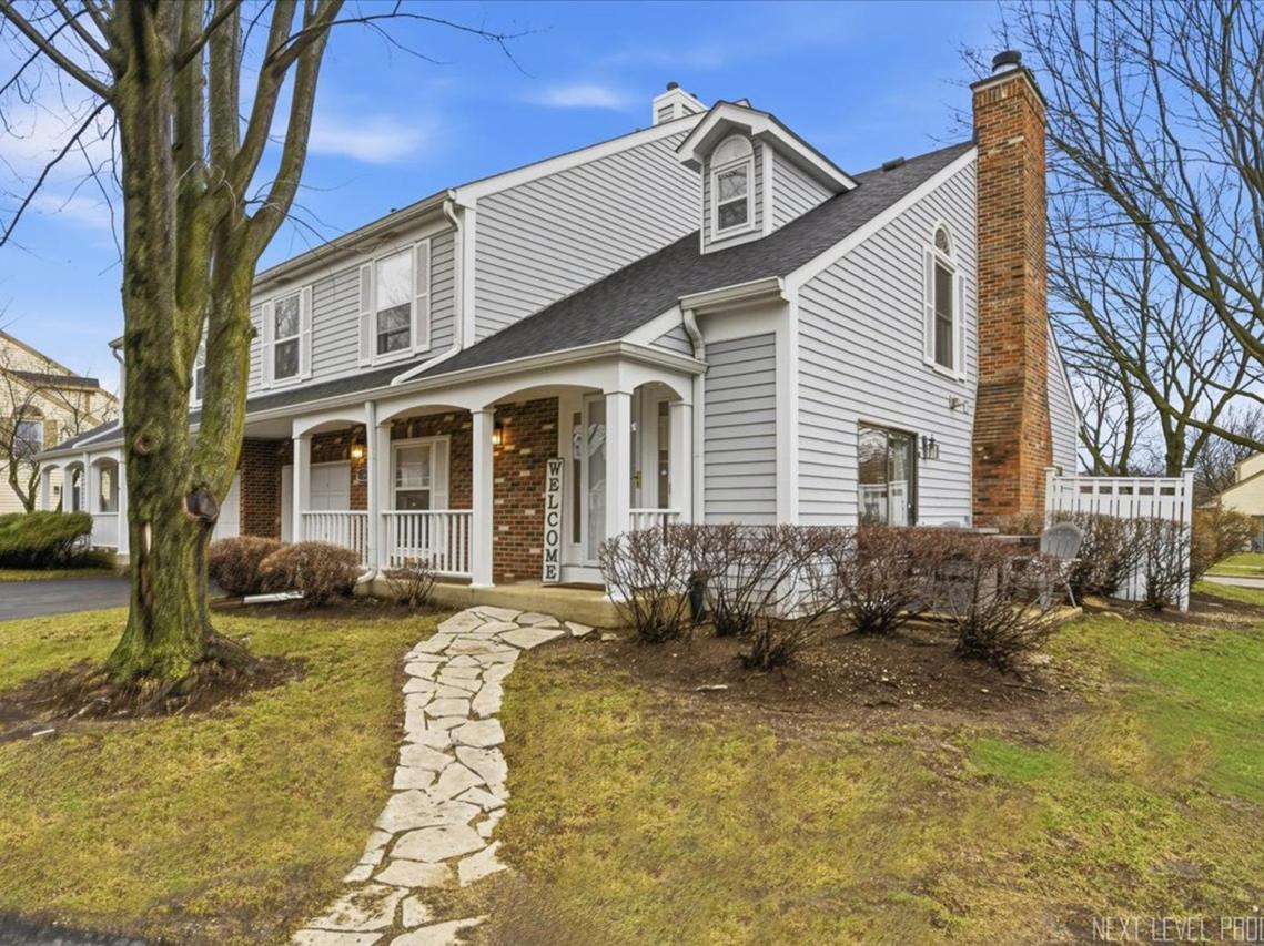 1345 Queensgreen Cir., Naperville, IL 60563