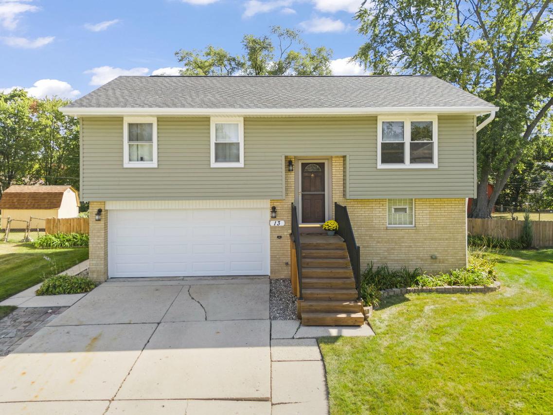 13 S Victoria Ln., Streamwood, IL 60107