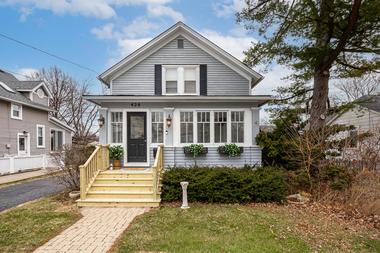 428 Hillside Ave., Glen Ellyn, IL 60137