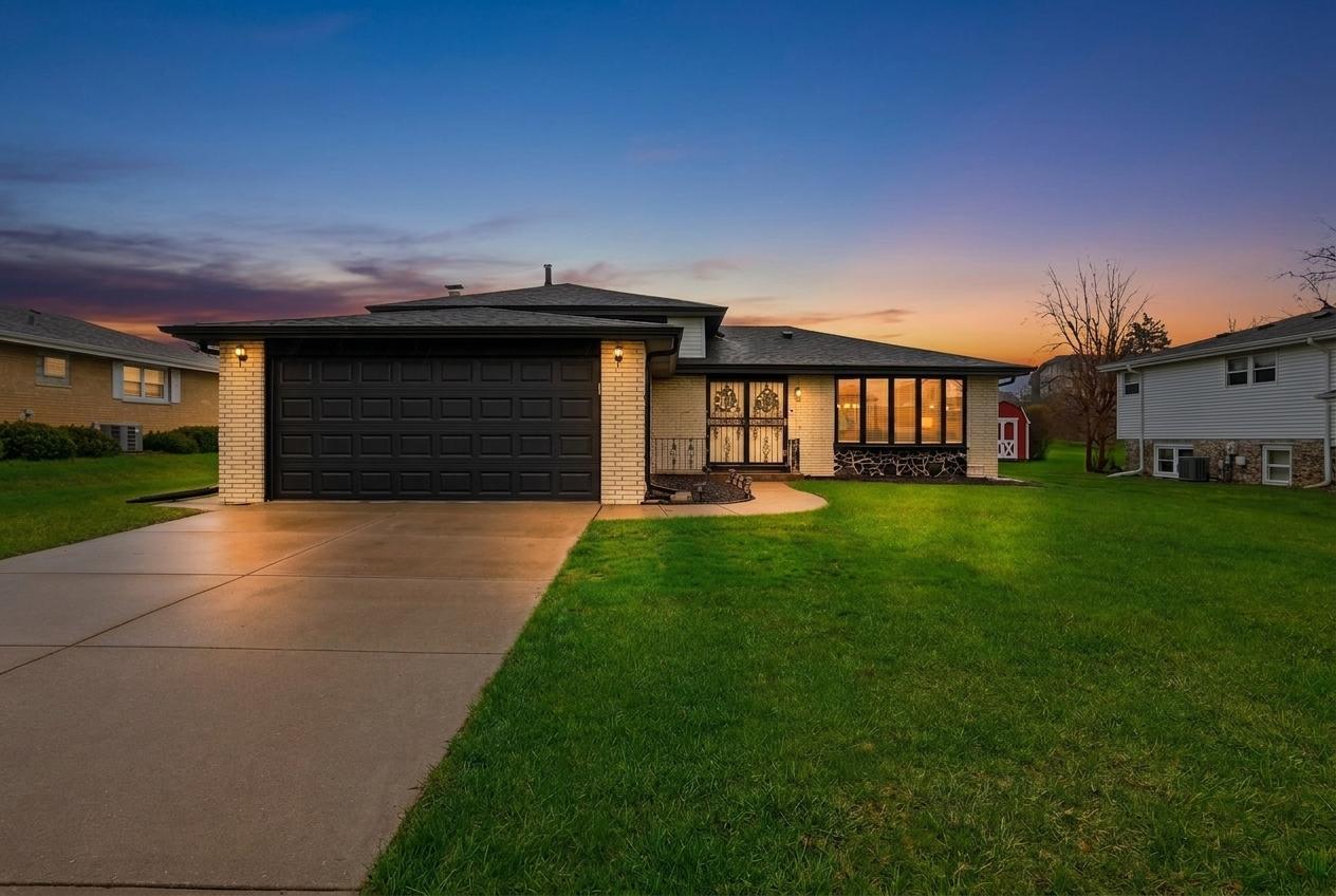 9S315 Cumnor Rd., Downers Grove, IL 60516