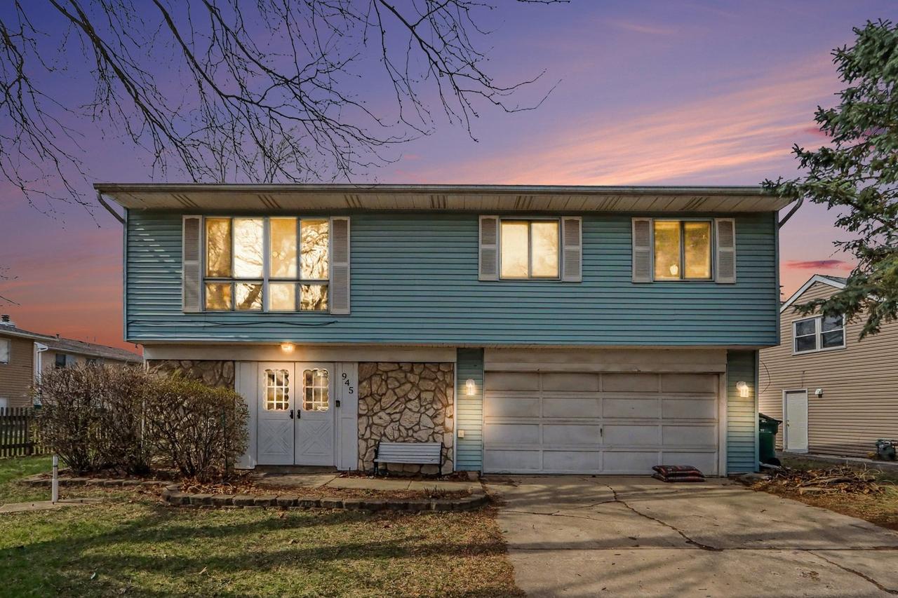 945 Surrey Ct., Joliet, IL 60431