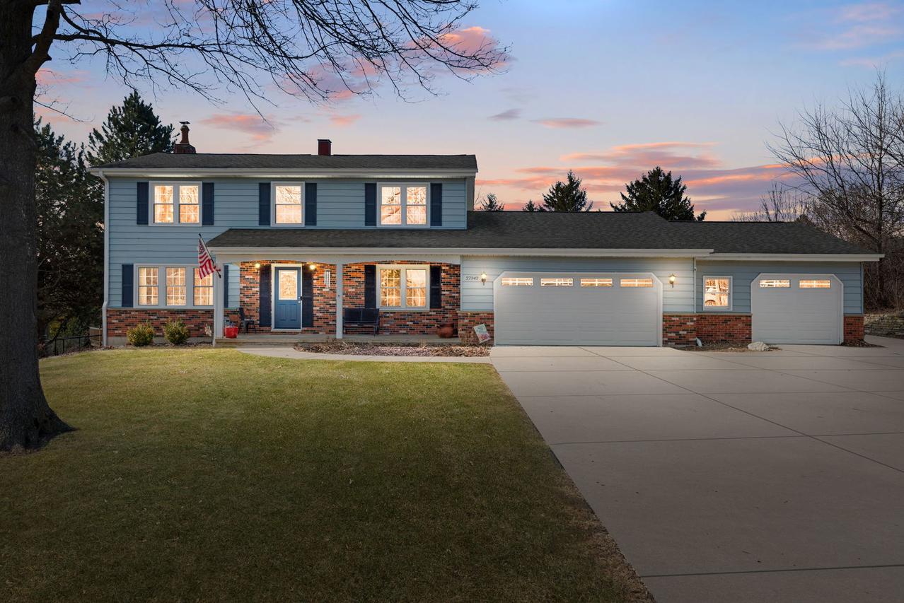 27942 N Lakeview Cir., Mchenry, IL 60051