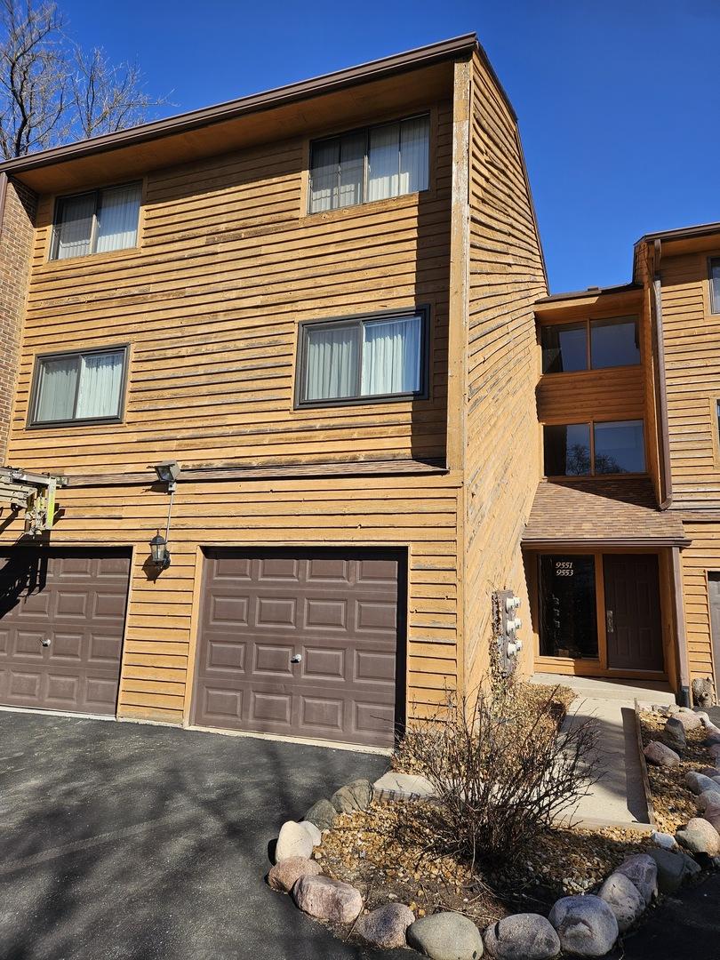 9551 Arrowhead Dr. #2F, Hickory Hills, IL 60457