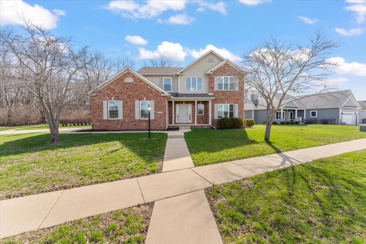 1808 Blue Bird Dr., Mahomet, IL 61853