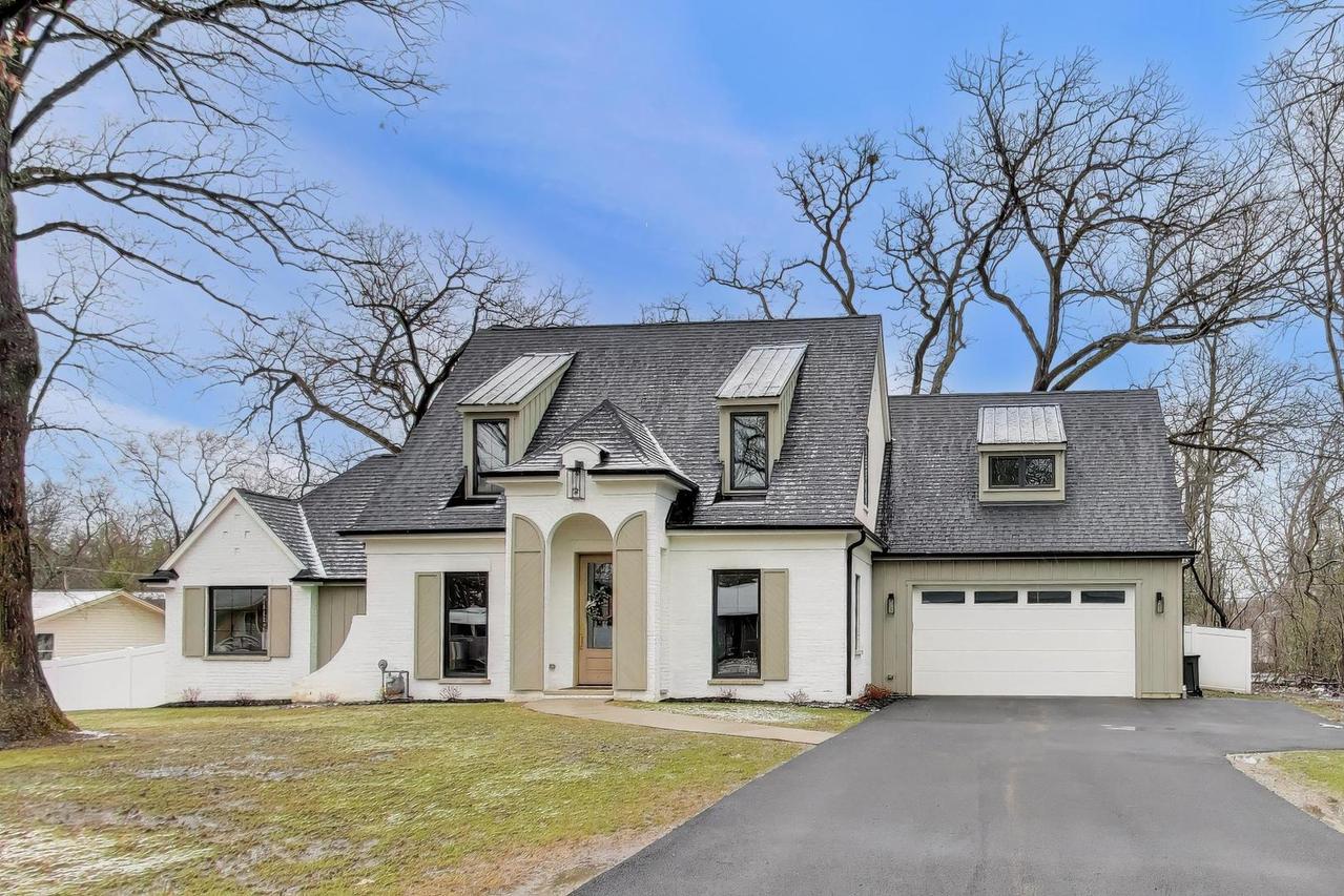 1107 Quassey Ave., Lake Bluff, IL 60044