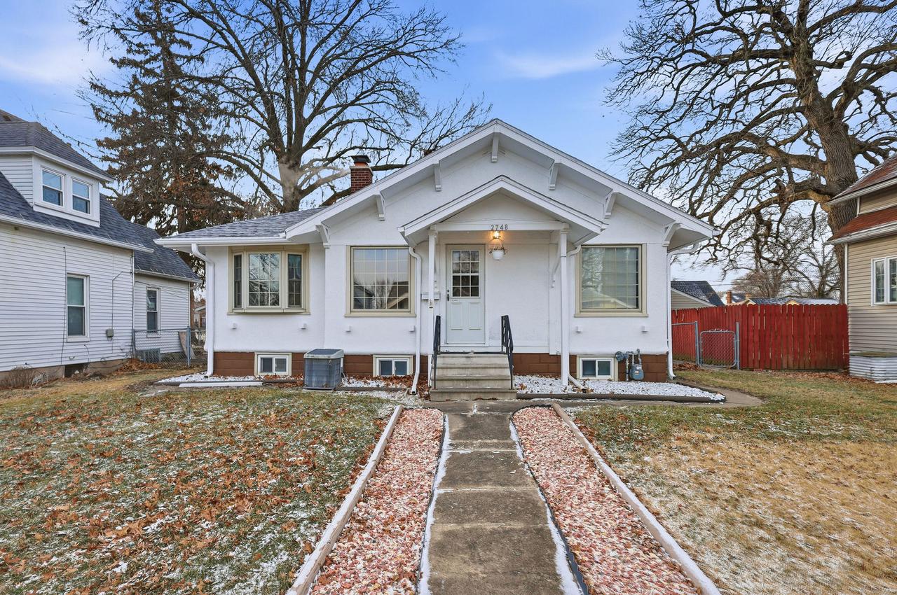 2748 12th Ave., Moline, IL 61265
