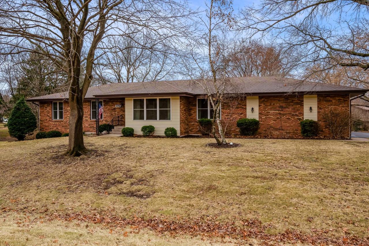 1570 Featherstone Blvd., Rockford, IL 61107