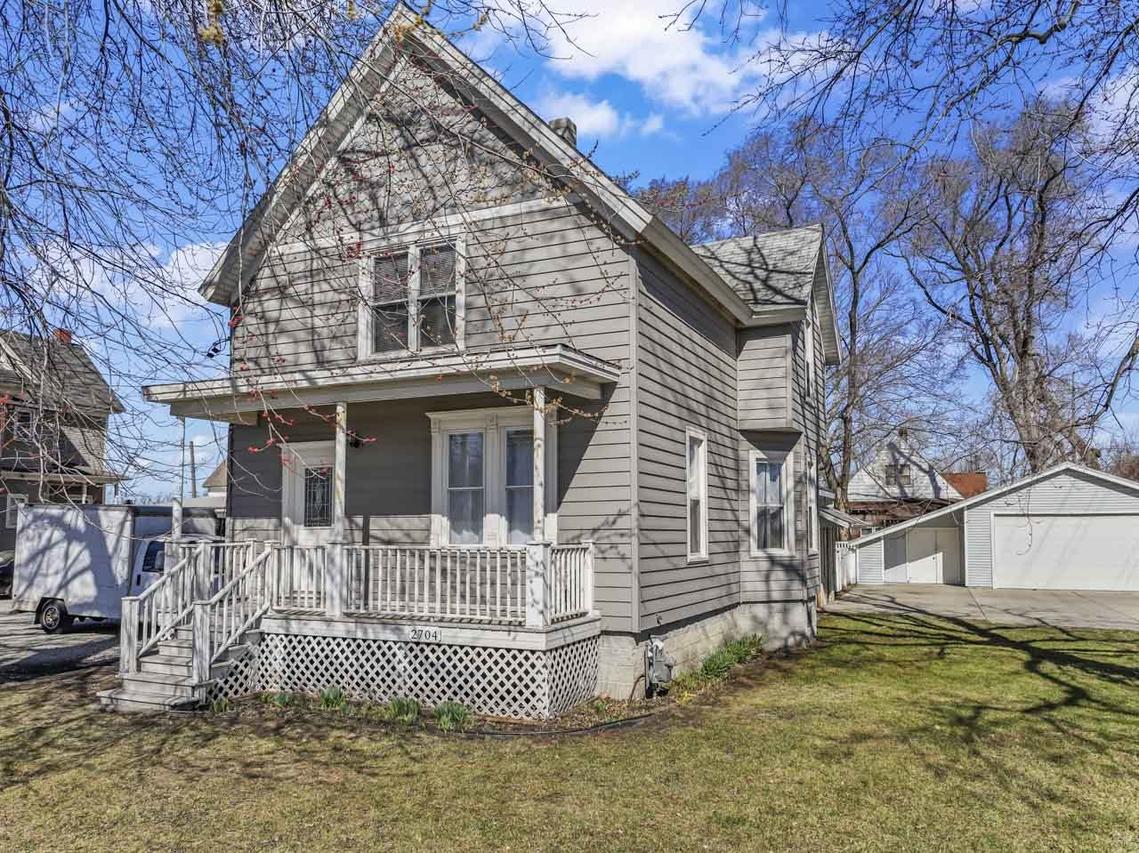 2704 139th St., Blue Island, IL 60406