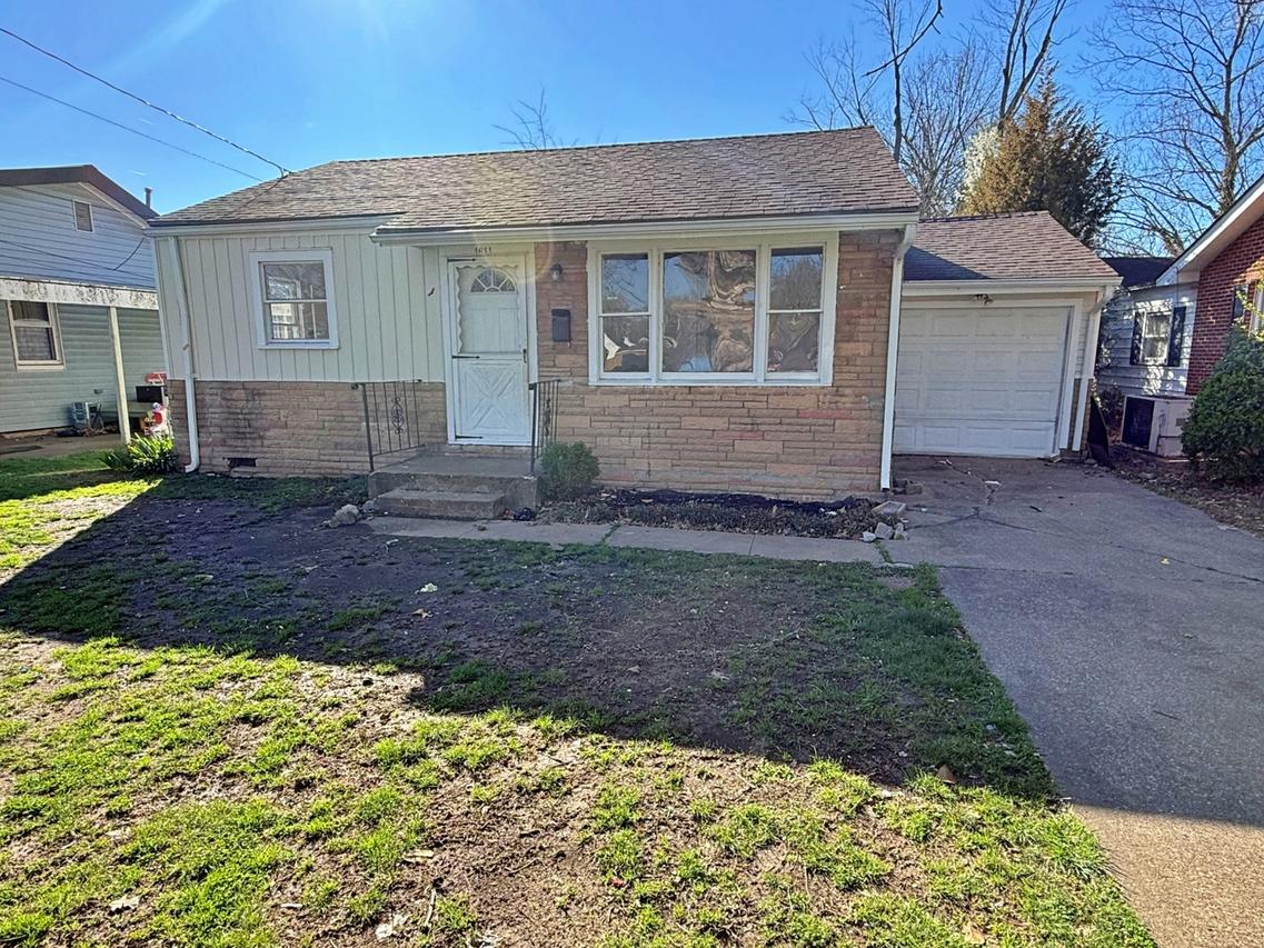 1611 Ferry St., Metropolis, IL 62960