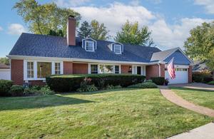 372 Stratford Rd., Des Plaines, IL 60016