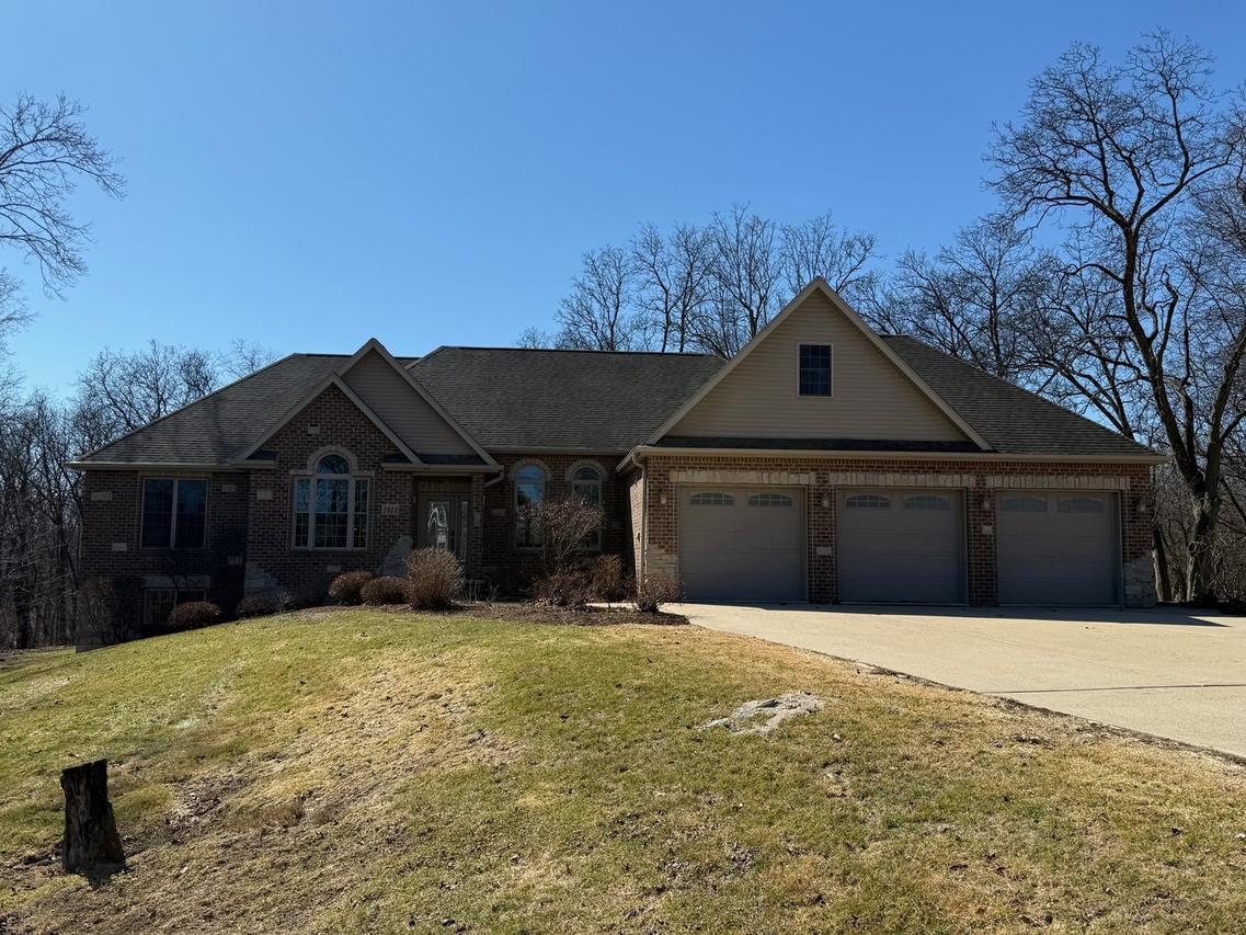 1913 W Leopard Dr., Dixon, IL 61021
