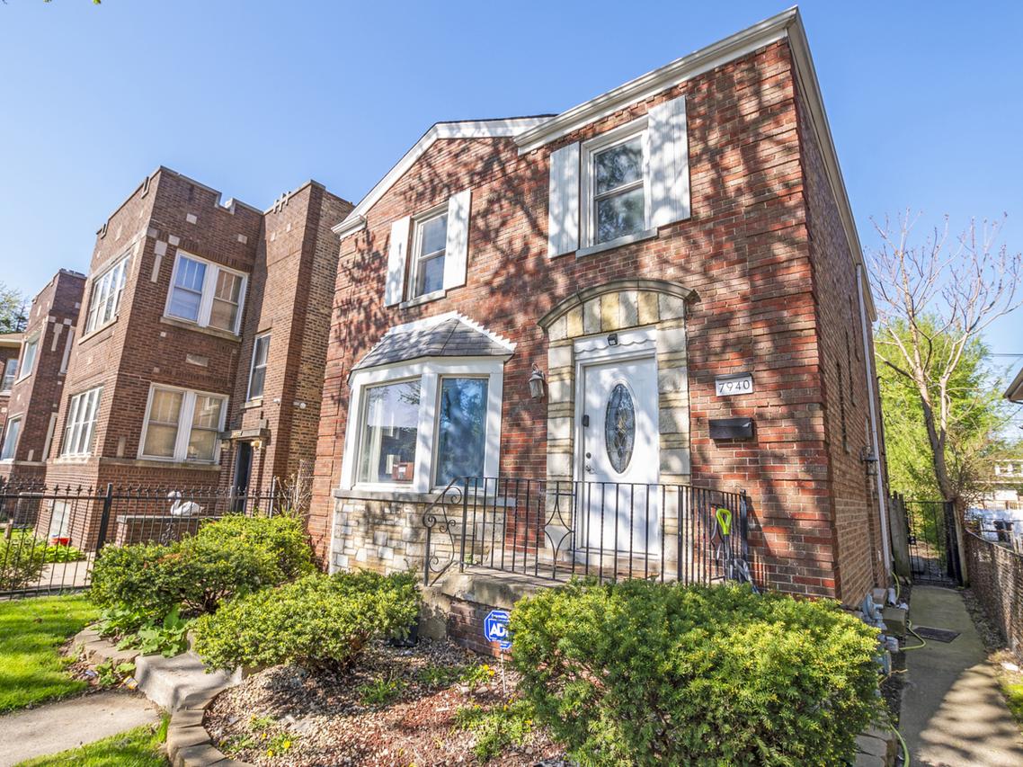 7940 S Crandon Ave., Chicago, IL 60617