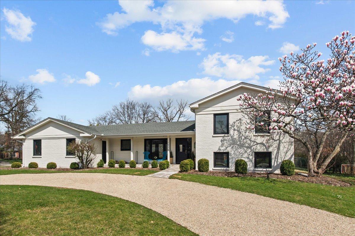 1975 Valley View Rd., Northfield, IL 60093