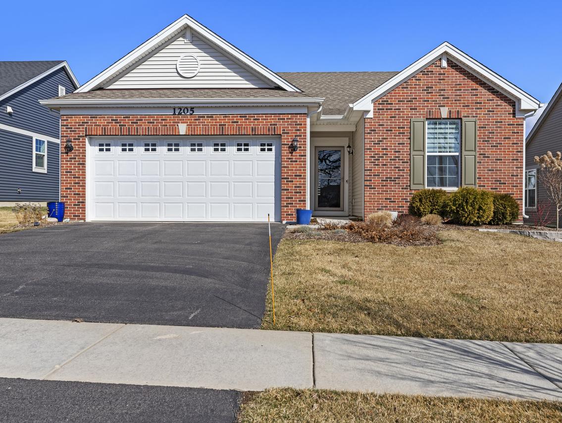 1205 Ardmoor Dr., Crystal Lake, IL 60012