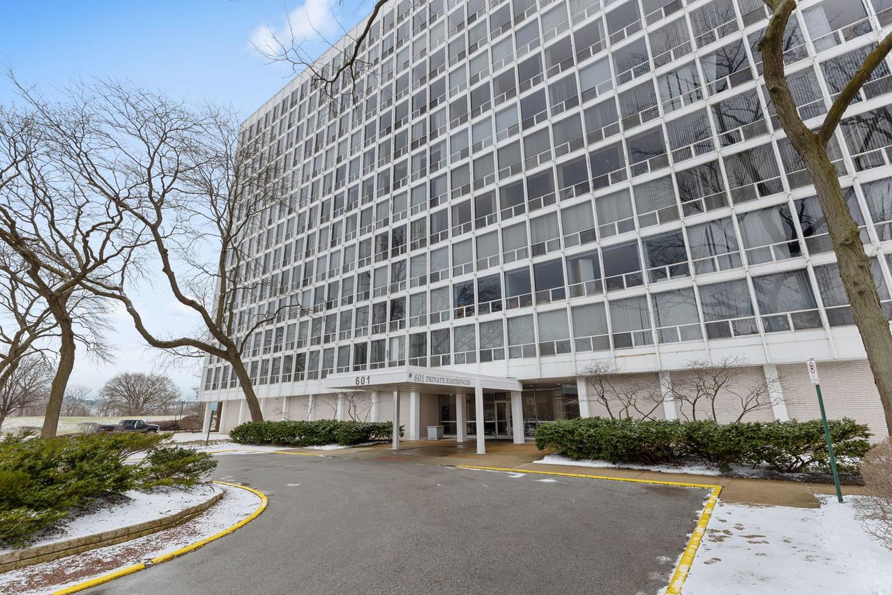 601 E 32nd St. #1001, Chicago, IL 60616