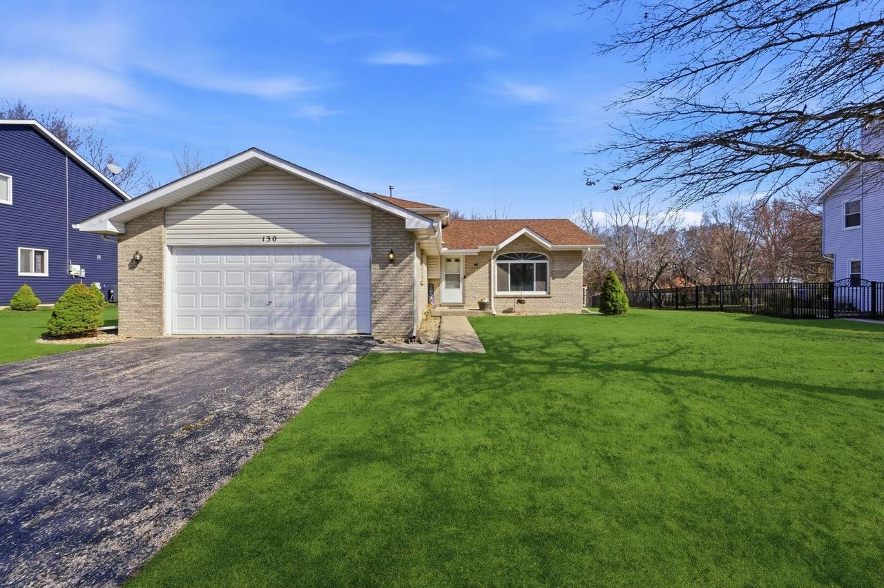 130 Fox Chase Dr., Oswego, IL 60543