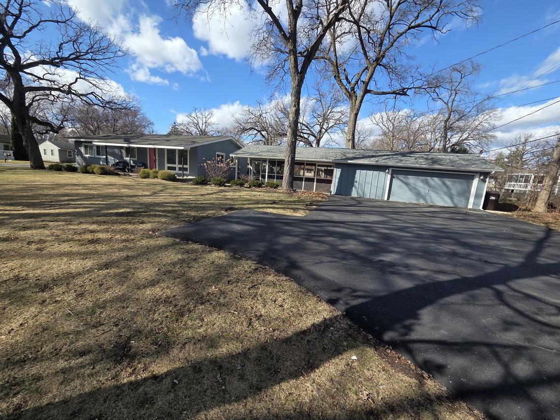 1246 Pinewood Dr., Crystal Lake, IL 60014