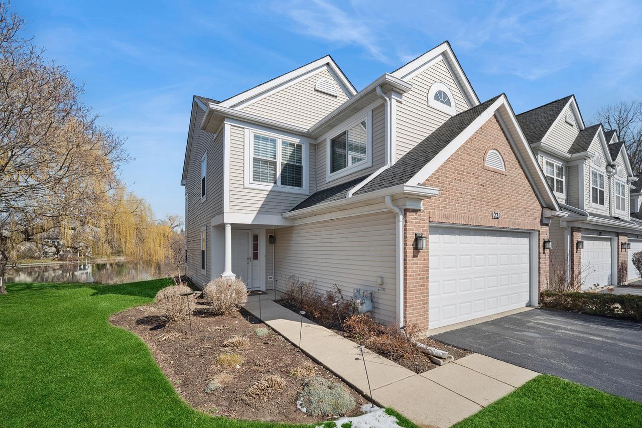 221 Ainsley Dr., West Chicago, IL 60185